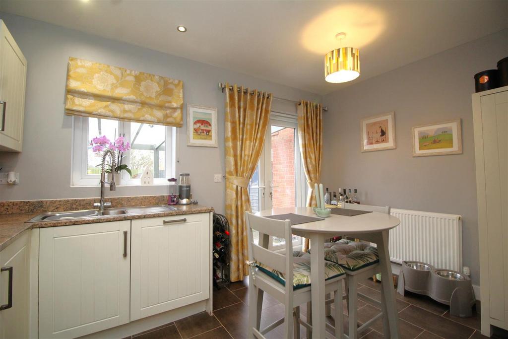 Kitchen 2.JPG