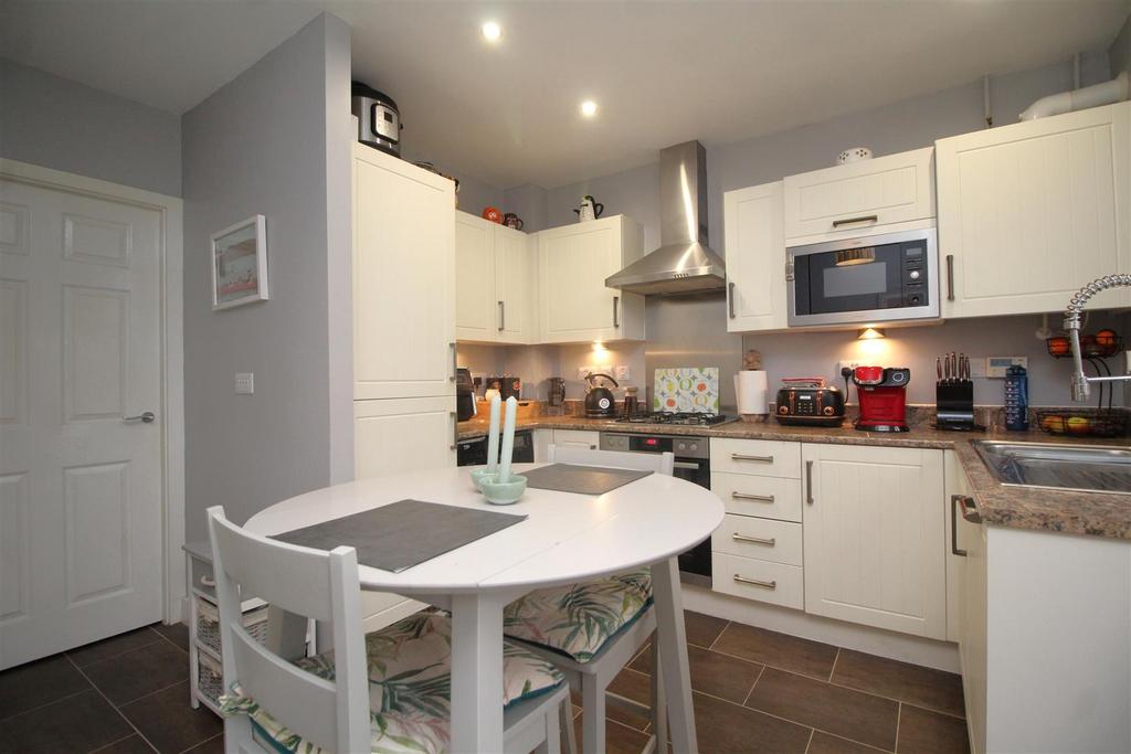 Kitchen 1 .JPG