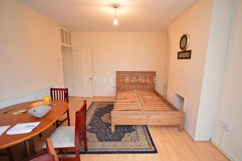 2 bedroom flat to rent, Gill Street, London, Greater London. E14