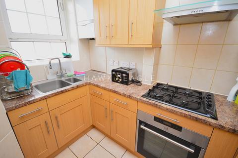 2 bedroom flat to rent, Gill Street, London, Greater London. E14