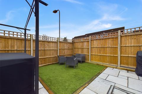 18 George Close, Marlow, SL7 1TR