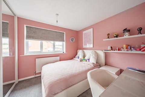 32 Applewood Drive, Gonerby Hill Foot, Grantham, NG31 8QN