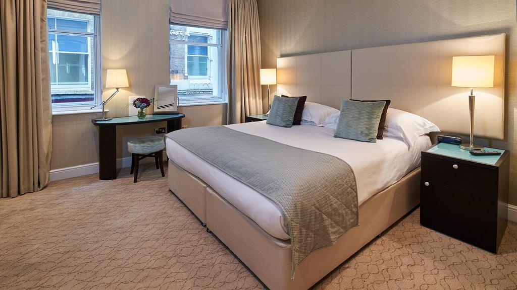CCH Deluxe-1-Bedroom BBlock-Bedroom.jpg