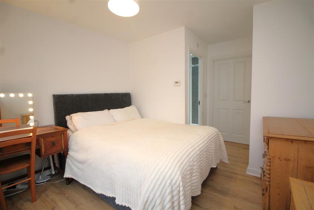 Main bedroom 1 .JPG