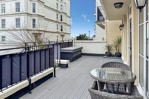 2 bedroom flat for sale, Warnes, Steyne Gardens, Worthing BN11 3DW