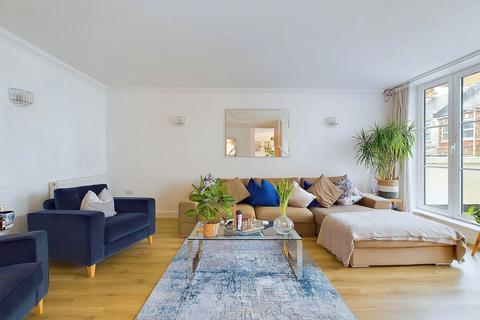 2 bedroom flat for sale, Warnes, Steyne Gardens, Worthing BN11 3DW
