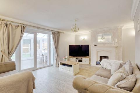 3 bedroom semi-detached house for sale, Hambro Avenue, Rayleigh, SS6