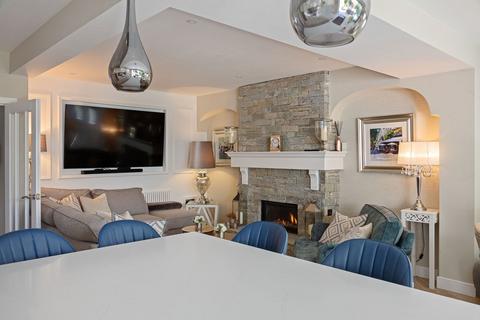 10 Hayes Chase, West Wickham, BR4 0HZ