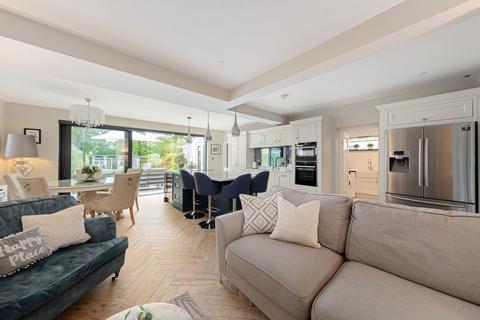 10 Hayes Chase, West Wickham, BR4 0HZ
