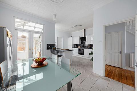 4 bedroom end of terrace house for sale, Perry Hill, London SE6