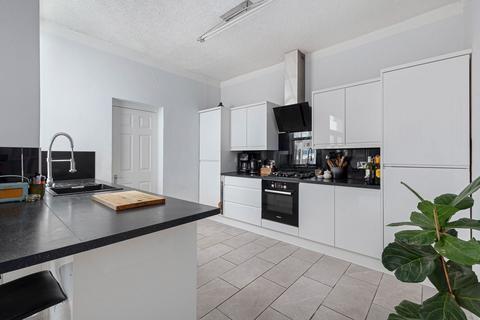 93 Perry Hill, London, SE6 4LP