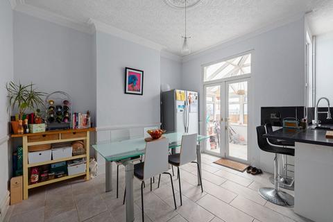 93 Perry Hill, London, SE6 4LP