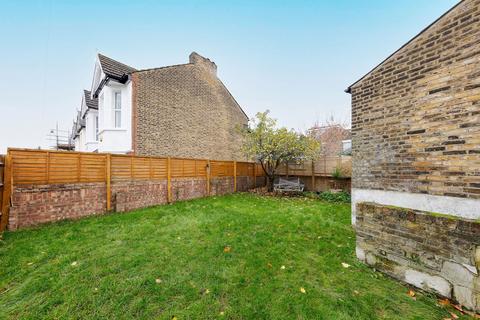 93 Perry Hill, London, SE6 4LP