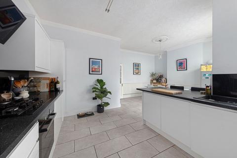 93 Perry Hill, London, SE6 4LP