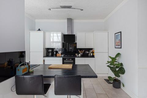 93 Perry Hill, London, SE6 4LP