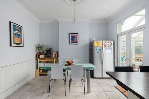 93 Perry Hill, London, SE6 4LP