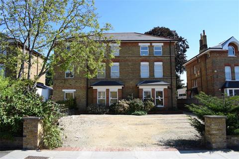 1 bedroom apartment to rent, Stanley Road, Teddington