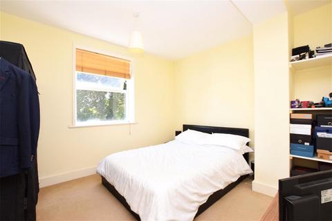 1 bedroom apartment to rent, Stanley Road, Teddington