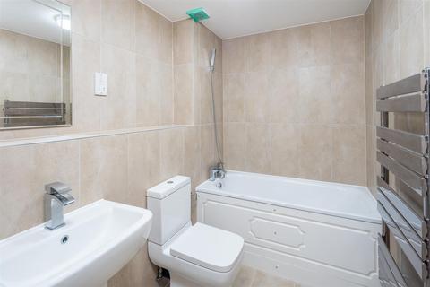 2 bedroom apartment to rent, High Road, Ilford IG1