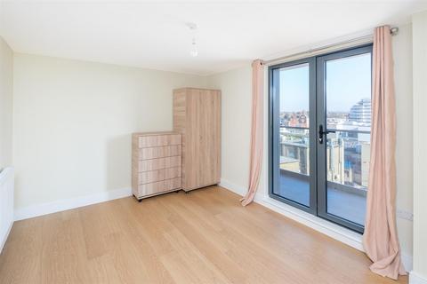 2 bedroom apartment to rent, High Road, Ilford IG1