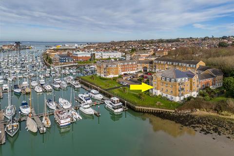 2 bedroom flat for sale, East Cowes, Isle of Wight