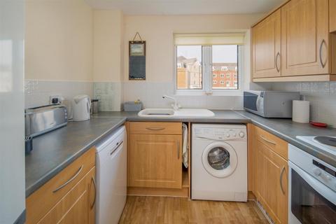 2 bedroom flat for sale, East Cowes, Isle of Wight