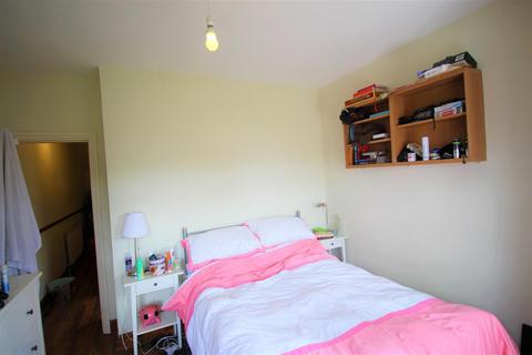 2 bedroom apartment to rent, Edward Road, London E17