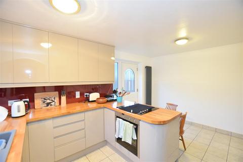 2 bedroom semi-detached house to rent, Dale Close, Burniston