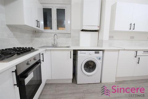 3 bedroom apartment to rent, Abbotts Park Road, London E10