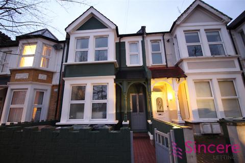 3 bedroom apartment to rent, Abbotts Park Road, London E10