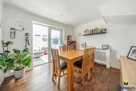 undefined, The Cedars, Surrey GU1