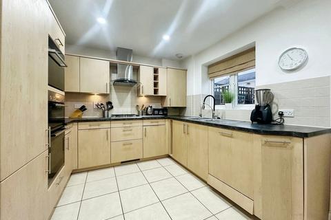 3 bedroom house to rent, Canterbury Mews, Windsor SL4