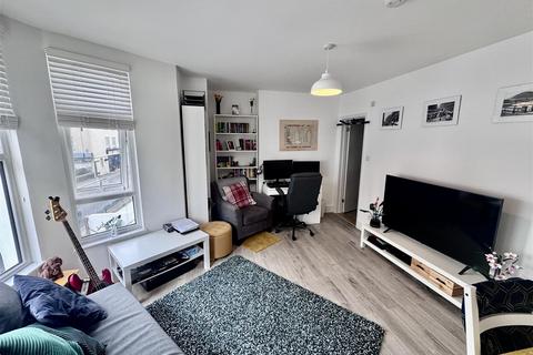 1 bedroom apartment to rent, Havre des Pas - REN009