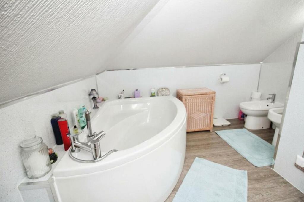 Ensuite3.png