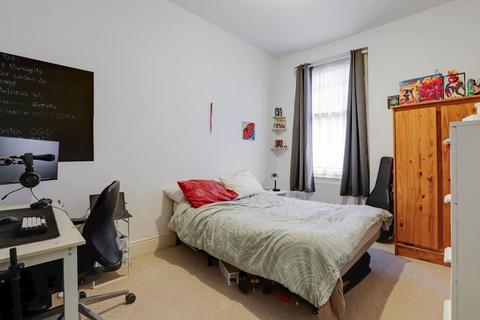 3 bedroom flat for sale, Sydenham Road, London