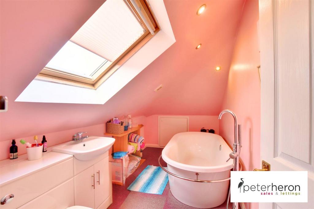 En-Suite Bathroom