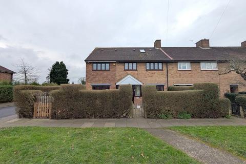 Sparrow Farm Drive, Feltham, TW14