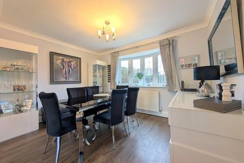 4 bedroom semi-detached house for sale, Sparrow Farm Drive, Feltham, TW14