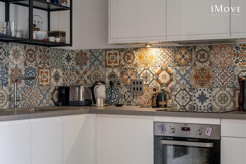 2 bedroom flat for sale, Lambourne House, London SE20
