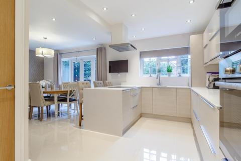 4 bedroom detached house for sale, Kavanaghs Road, Brentwood, Essex