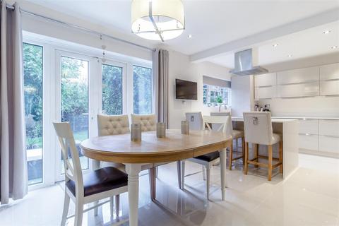 4 bedroom detached house for sale, Kavanaghs Road, Brentwood, Essex