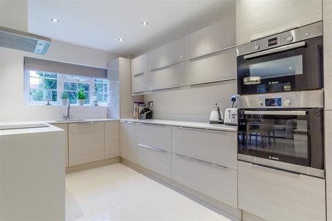 4 bedroom detached house for sale, Kavanaghs Road, Brentwood, Essex