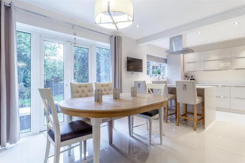 1 Kavanaghs Road, Brentwood, CM14 4NB