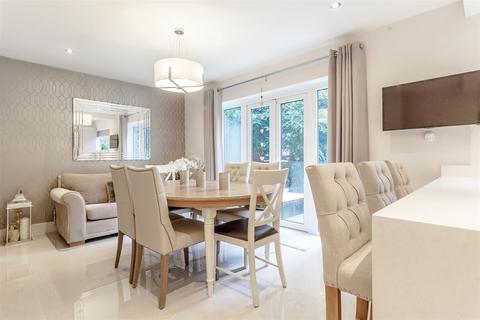 1 Kavanaghs Road, Brentwood, CM14 4NB