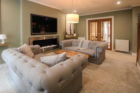 1 Kavanaghs Road, Brentwood, CM14 4NB