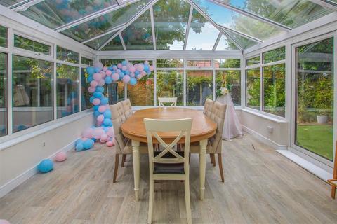 1 Kavanaghs Road, Brentwood, CM14 4NB