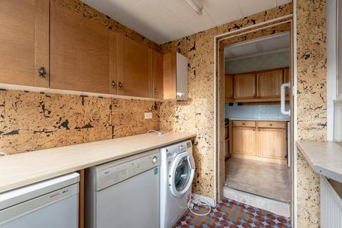 43 Broompark Road, Edinburgh, EH12 7JZ