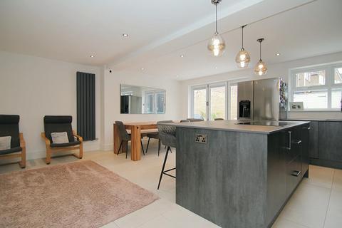 4 bedroom detached house for sale, New Park Vale, Farsley