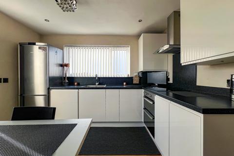 2 bedroom apartment for sale, Fir Tree Close, Patchway, Bristol, BS34
