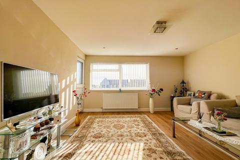 2 bedroom apartment for sale, Fir Tree Close, Patchway, Bristol, BS34